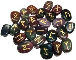 Runes en pierre (ELEMIAH VOYANCE 08 99 96 90 99)